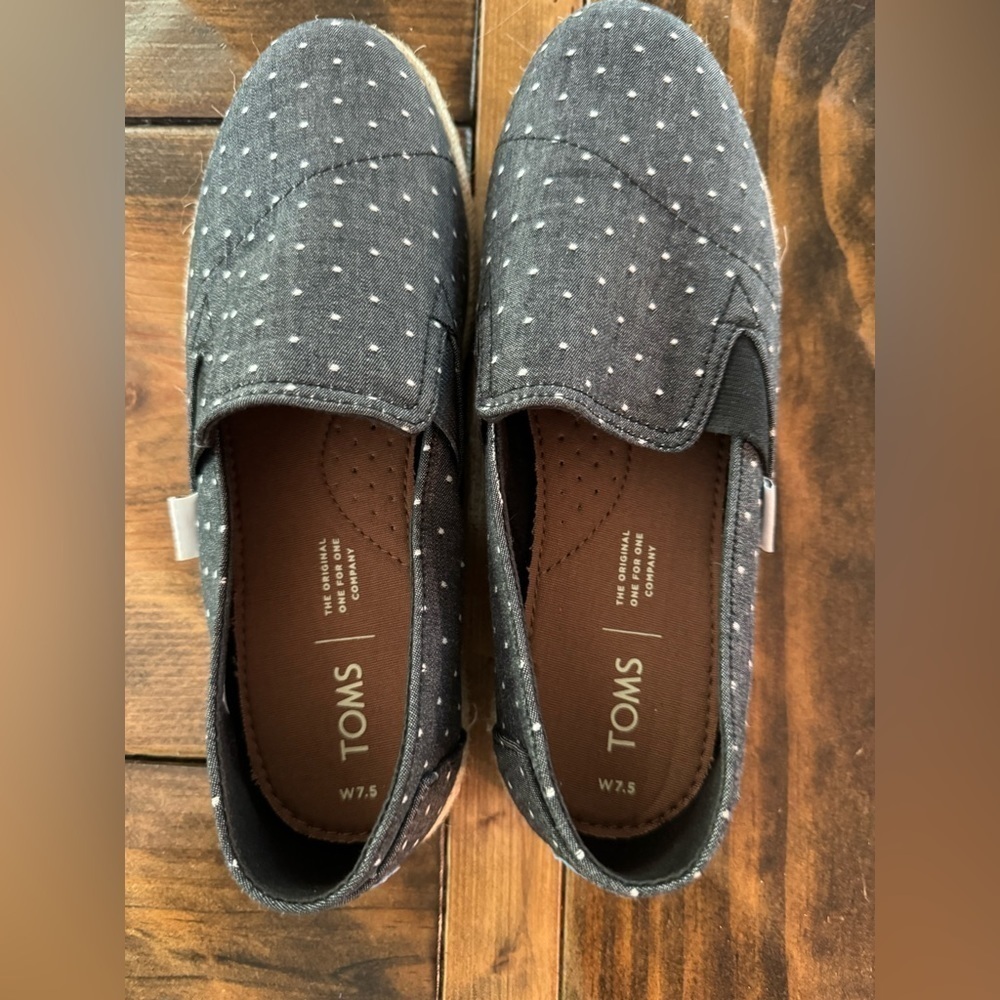 NWOT Tom’s Women's Alpargate Rope in black dot chambray. Size7.5